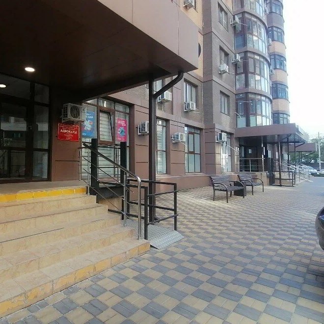 Вход в офис филиала со стороны улицы